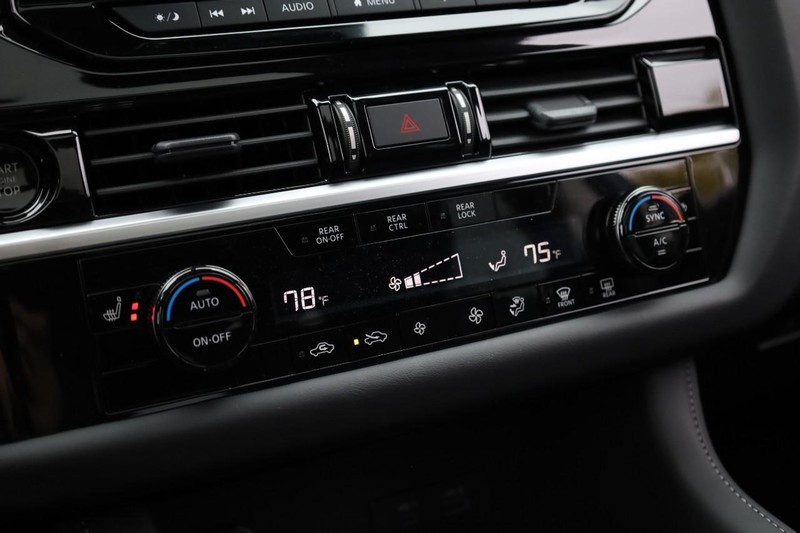 Nissan Pathfinder Vehicle Full-screen Gallery Image 17