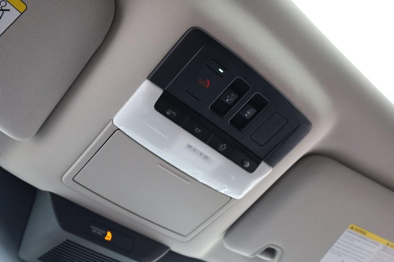 Nissan Pathfinder Vehicle Full-screen Gallery Image 19