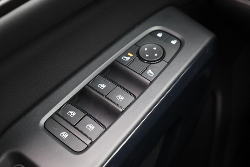 Nissan Pathfinder Vehicle Full-screen Gallery Image 20
