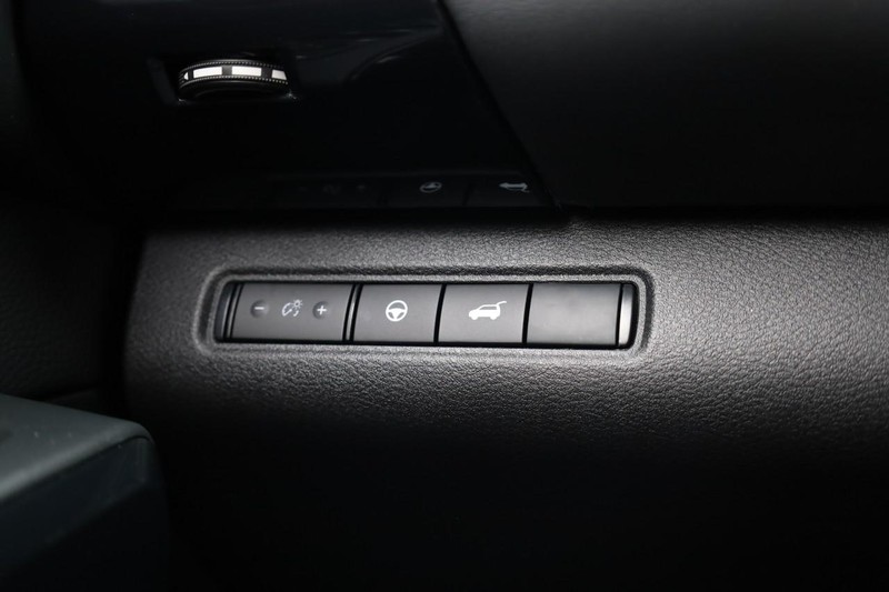 Nissan Pathfinder Vehicle Full-screen Gallery Image 21
