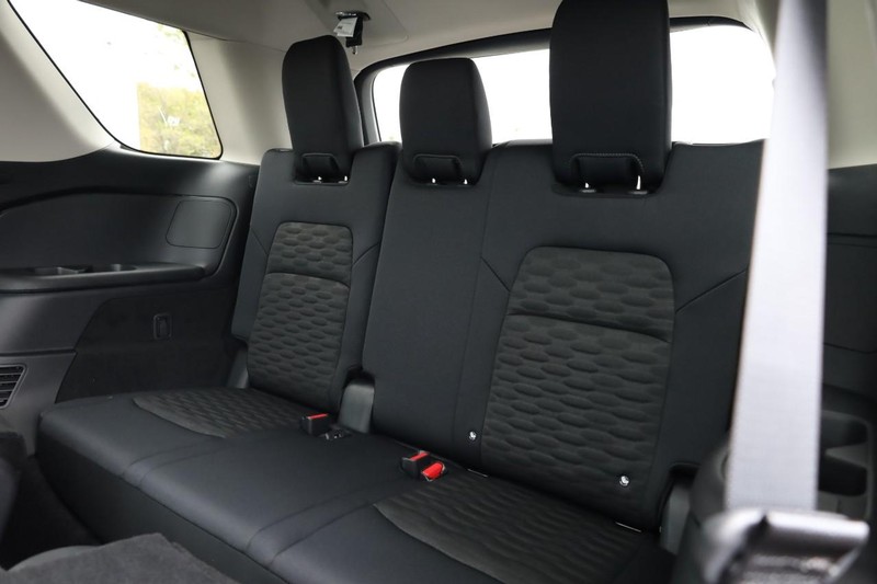 Nissan Pathfinder Vehicle Full-screen Gallery Image 27