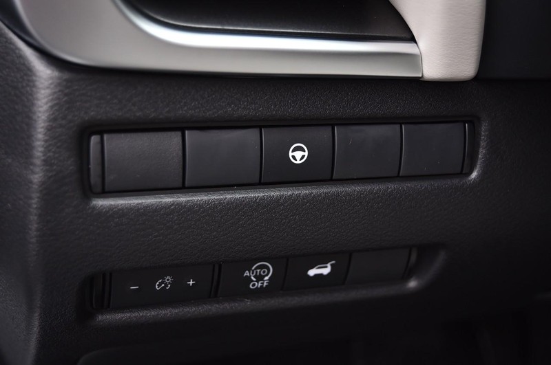 Nissan Rogue Vehicle Full-screen Gallery Image 11