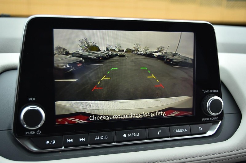 Nissan Rogue Vehicle Full-screen Gallery Image 13