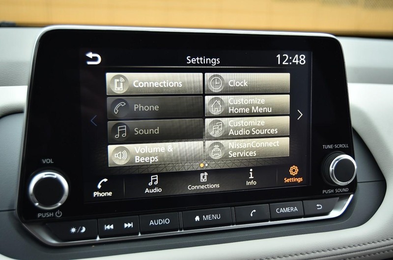 Nissan Rogue Vehicle Full-screen Gallery Image 14