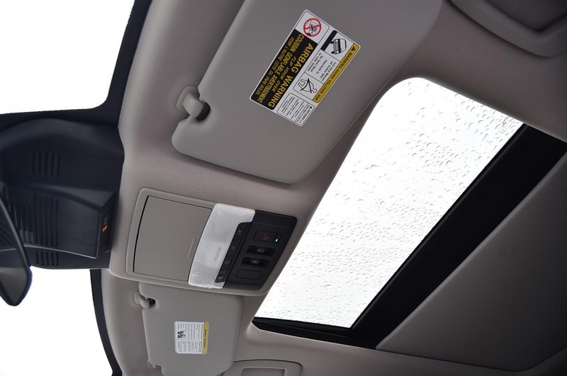 Nissan Rogue Vehicle Full-screen Gallery Image 21