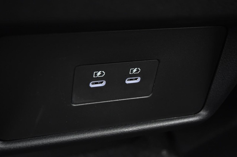 Nissan Rogue Vehicle Full-screen Gallery Image 24