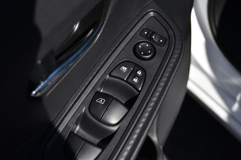 Nissan Versa Vehicle Full-screen Gallery Image 9