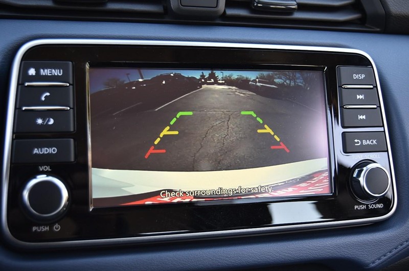 Nissan Versa Vehicle Full-screen Gallery Image 12