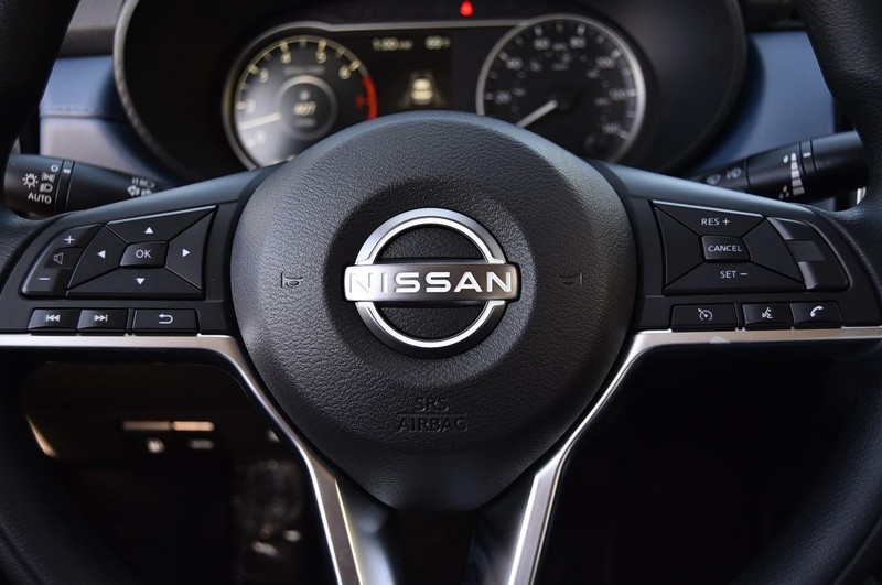 Nissan Versa Vehicle Full-screen Gallery Image 17