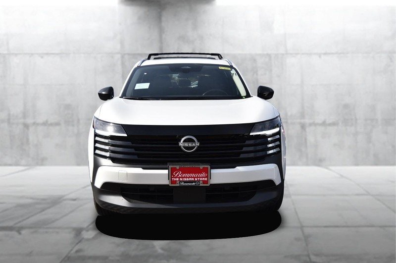 Nissan Kicks Vehicle Full-screen Gallery Image 4