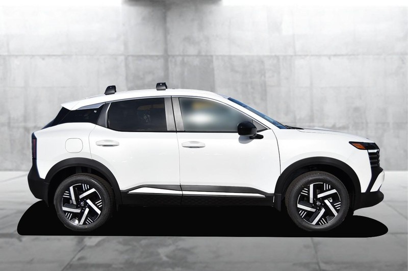 Nissan Kicks Vehicle Full-screen Gallery Image 5