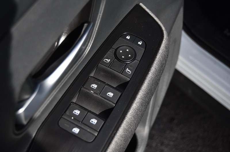 Nissan Kicks Vehicle Full-screen Gallery Image 9