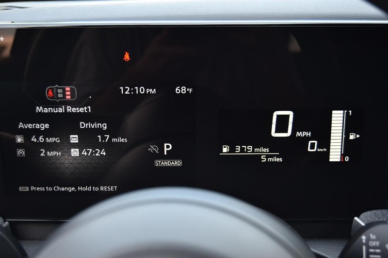 Nissan Kicks Vehicle Full-screen Gallery Image 12