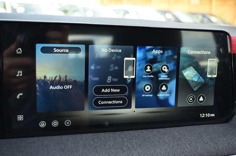 Nissan Kicks Vehicle Full-screen Gallery Image 14