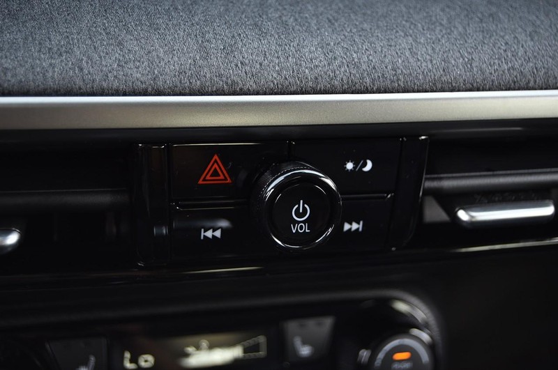 Nissan Kicks Vehicle Full-screen Gallery Image 15