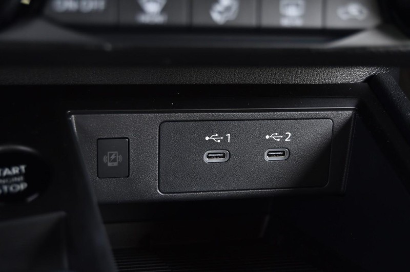 Nissan Kicks Vehicle Full-screen Gallery Image 17