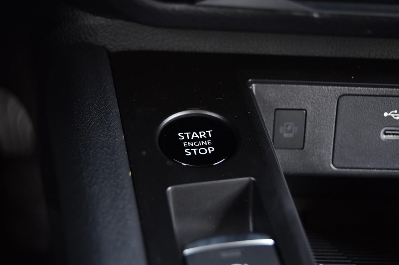 Nissan Kicks Vehicle Full-screen Gallery Image 18