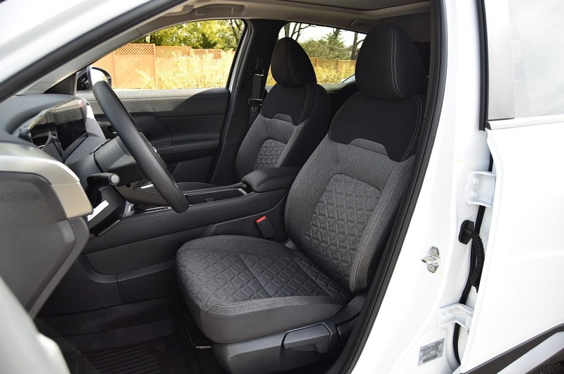 Nissan Kicks Vehicle Full-screen Gallery Image 21