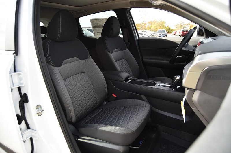 Nissan Kicks Vehicle Full-screen Gallery Image 22