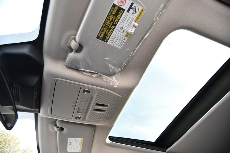 Nissan Kicks Vehicle Full-screen Gallery Image 23