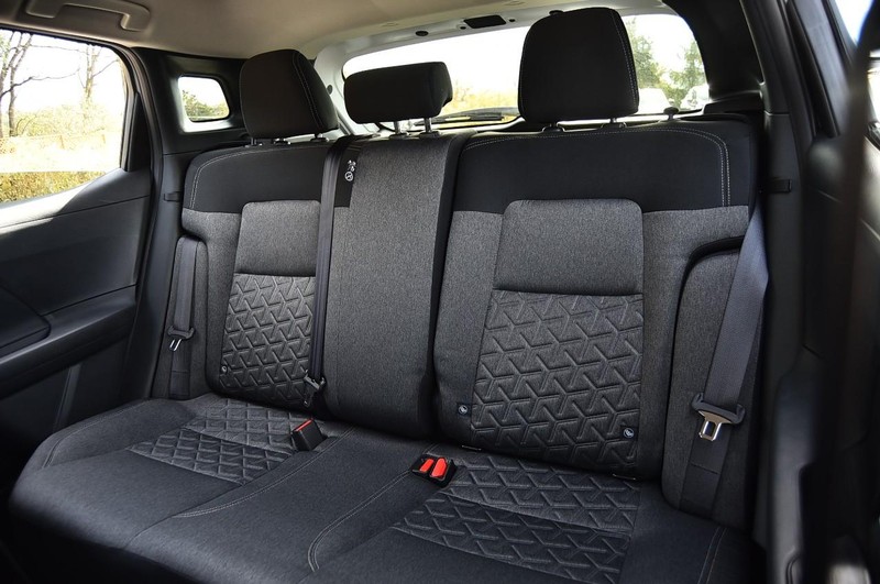 Nissan Kicks Vehicle Full-screen Gallery Image 24