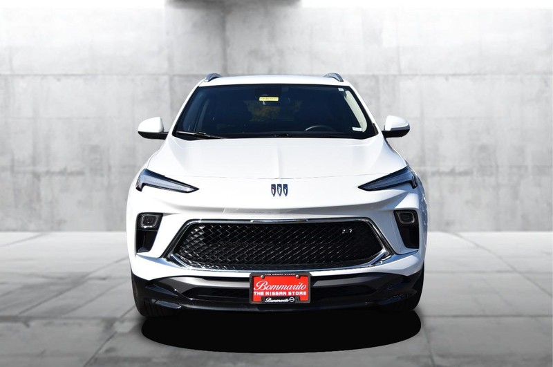 Buick Encore GX Vehicle Full-screen Gallery Image 04