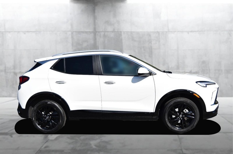 Buick Encore GX Vehicle Full-screen Gallery Image 05