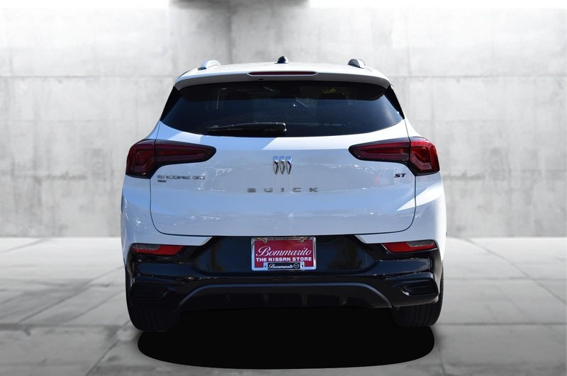 Buick Encore GX Vehicle Full-screen Gallery Image 06