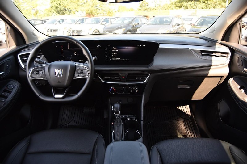 Buick Encore GX Vehicle Full-screen Gallery Image 08