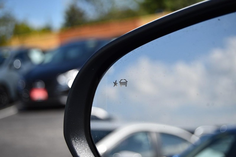 Buick Encore GX Vehicle Full-screen Gallery Image 10