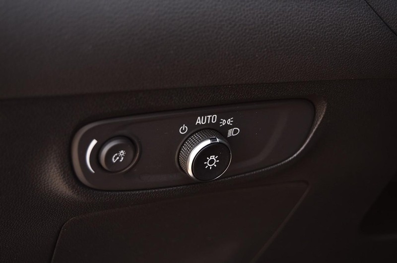 Buick Encore GX Vehicle Full-screen Gallery Image 11