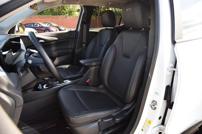 Buick Encore GX Vehicle Full-screen Gallery Image 20