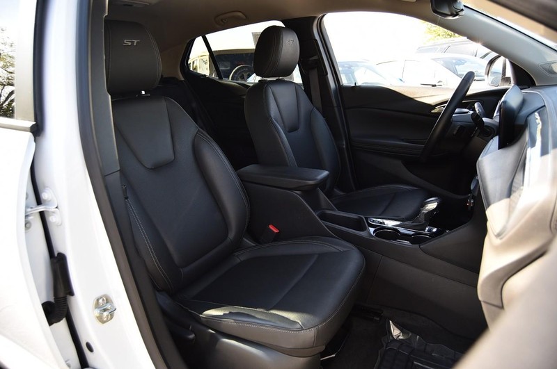 Buick Encore GX Vehicle Full-screen Gallery Image 21