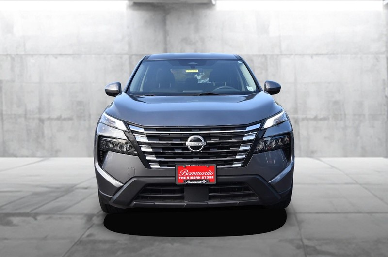 Nissan Rogue Vehicle Full-screen Gallery Image 4