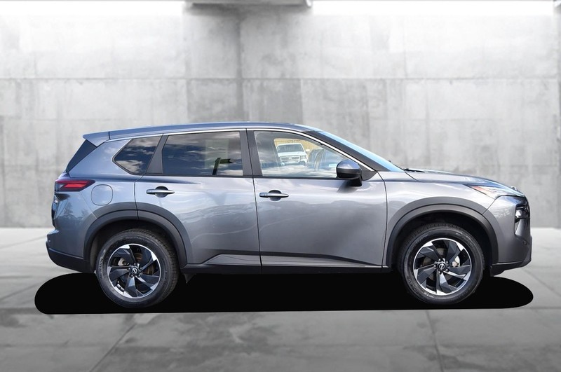 Nissan Rogue Vehicle Full-screen Gallery Image 5