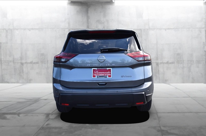 Nissan Rogue Vehicle Full-screen Gallery Image 6