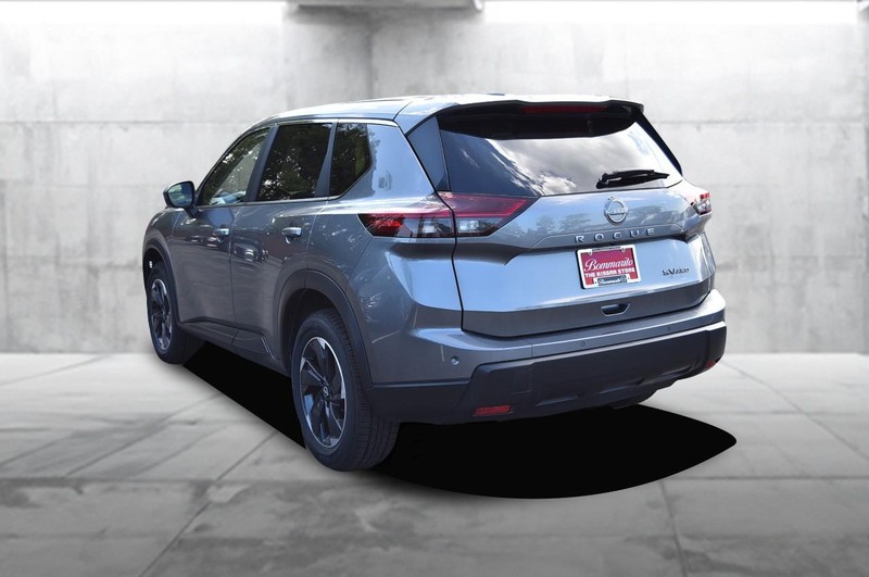 Nissan Rogue Vehicle Full-screen Gallery Image 7