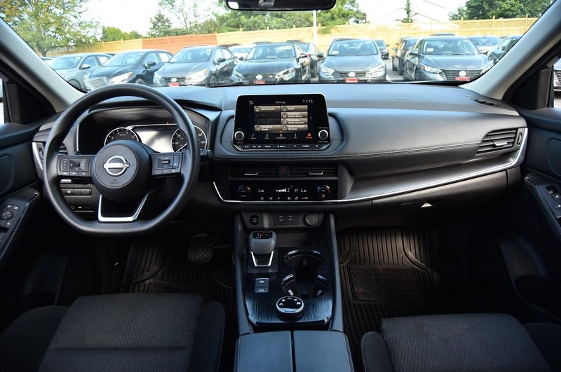 Nissan Rogue Vehicle Full-screen Gallery Image 8