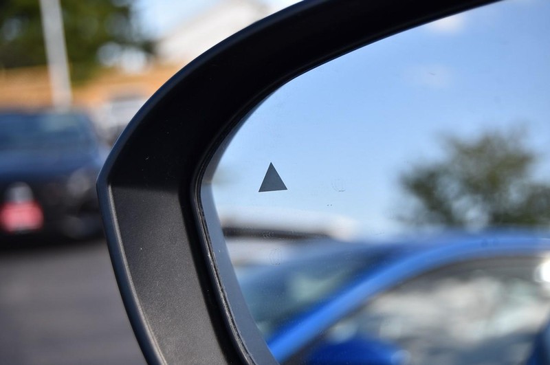 Nissan Rogue Vehicle Full-screen Gallery Image 10