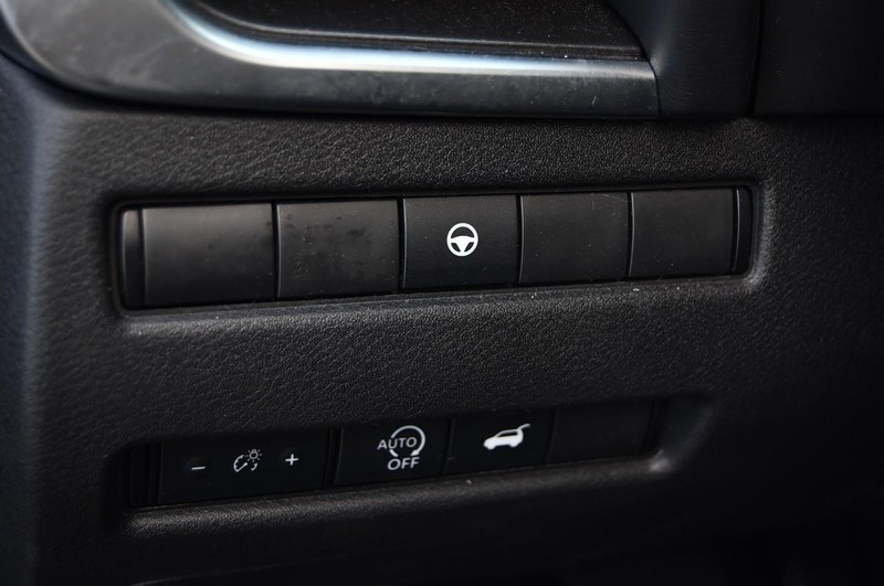 Nissan Rogue Vehicle Full-screen Gallery Image 11