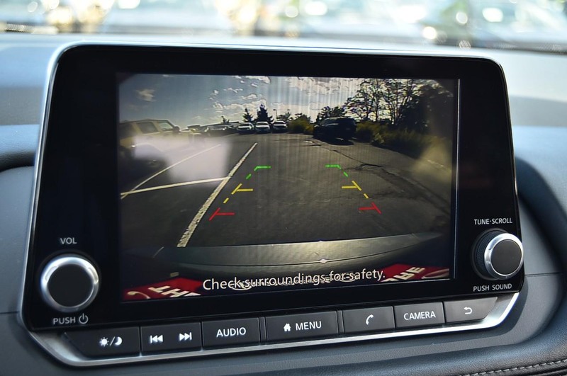 Nissan Rogue Vehicle Full-screen Gallery Image 13