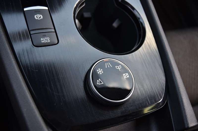 Nissan Rogue Vehicle Full-screen Gallery Image 17