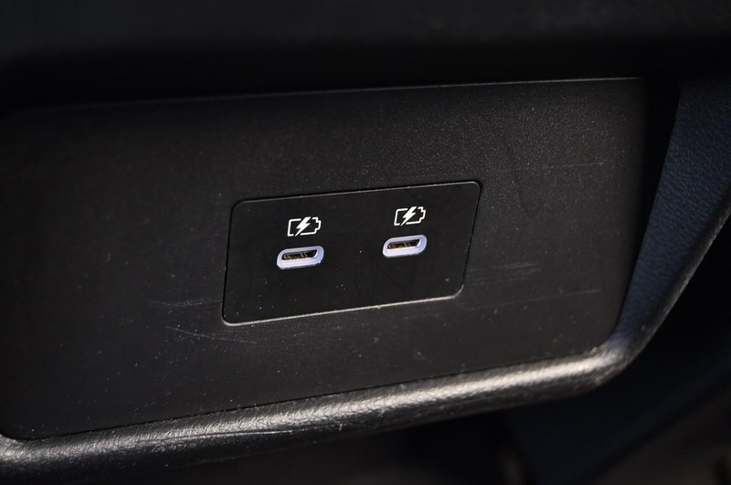 Nissan Rogue Vehicle Full-screen Gallery Image 23