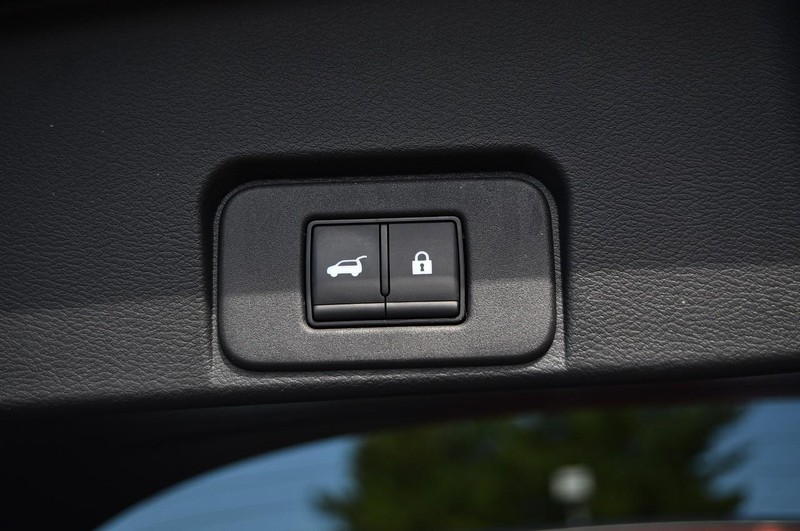 Nissan Rogue Vehicle Full-screen Gallery Image 25