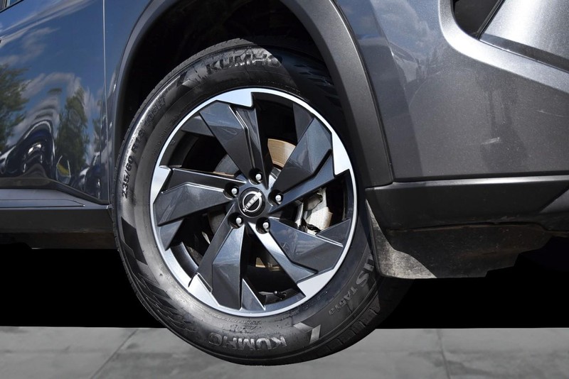 Nissan Rogue Vehicle Image 03