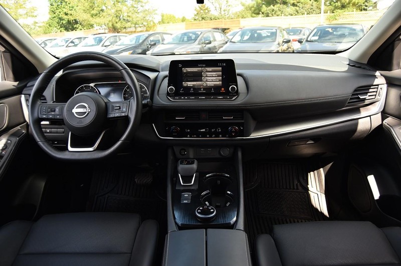 Nissan Rogue Vehicle Image 08