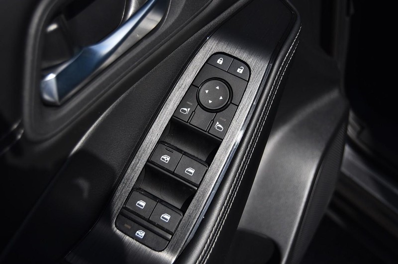 Nissan Rogue Vehicle Image 09