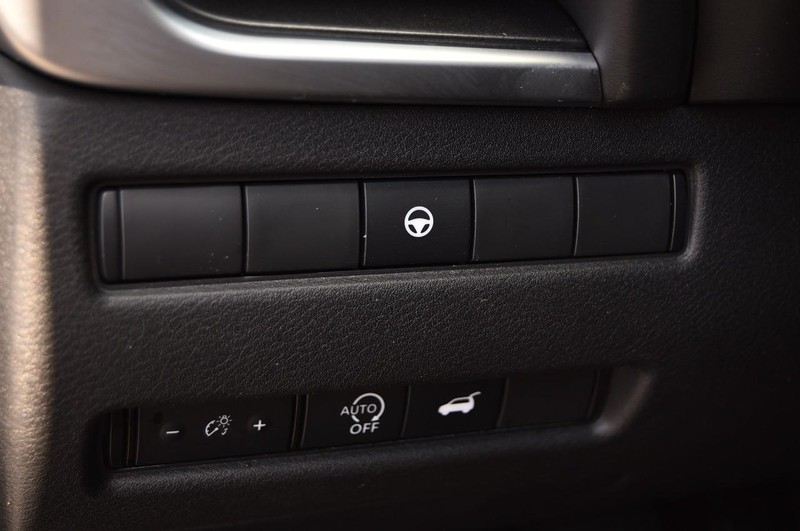 Nissan Rogue Vehicle Image 11