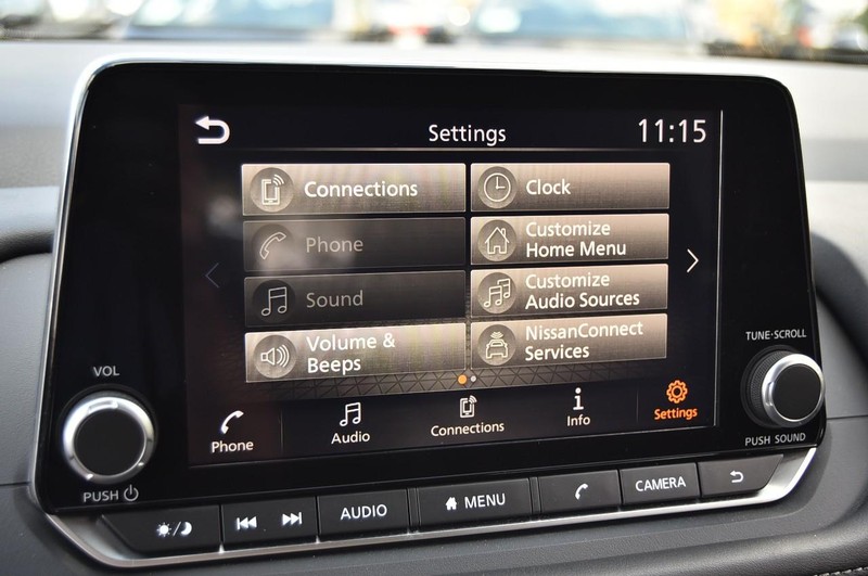 Nissan Rogue Vehicle Image 14