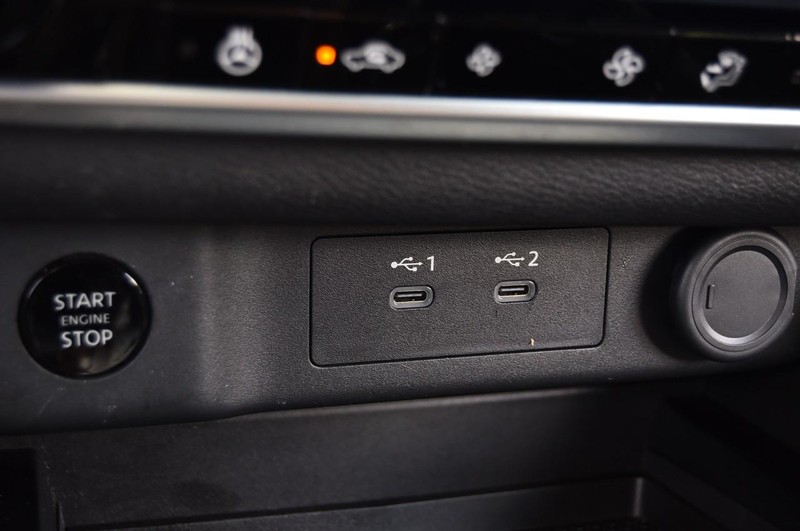 Nissan Rogue Vehicle Image 16